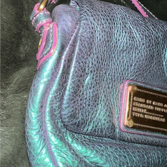 Marc Jacobs iridescent leather crossbody bag - Picture 6 of 8